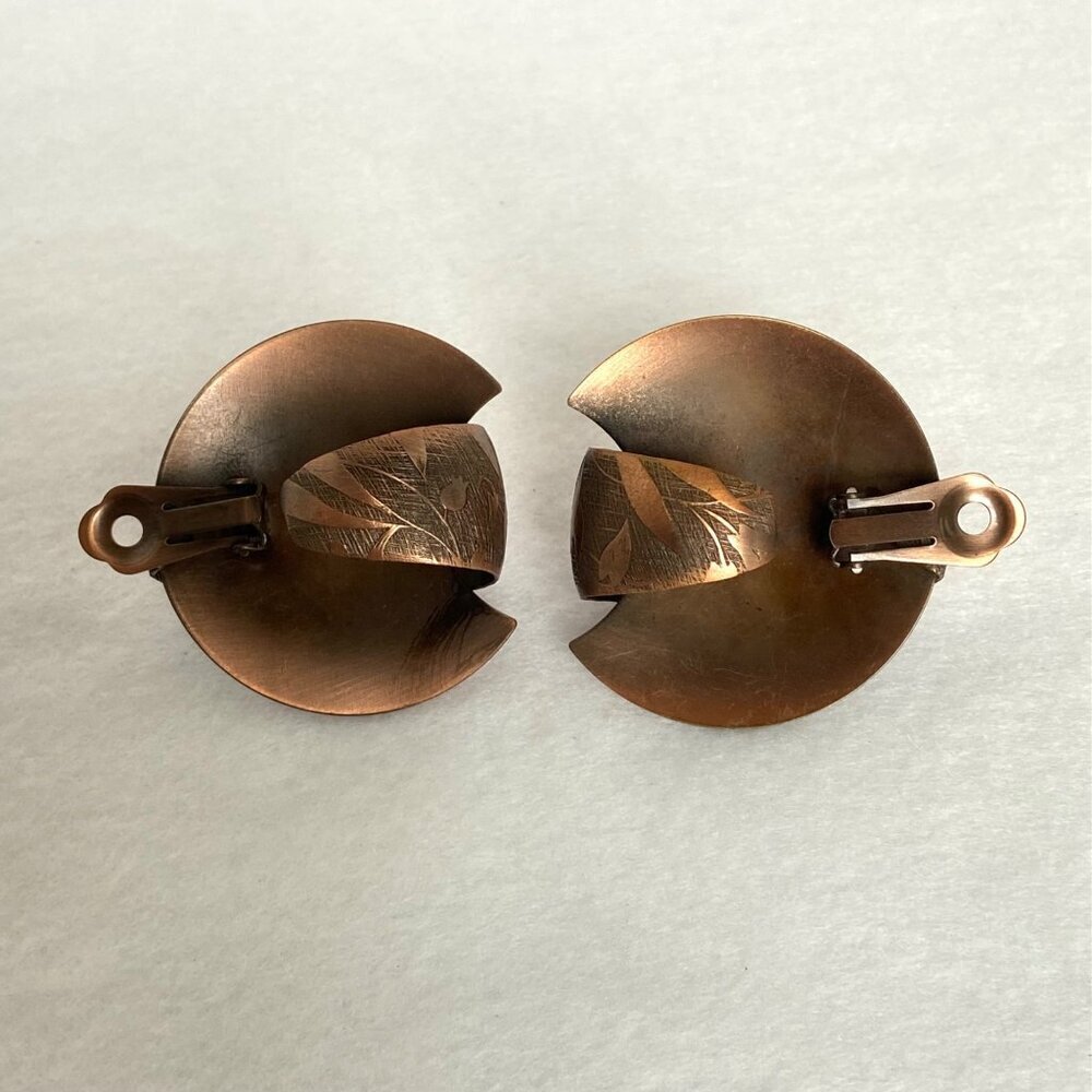 VTG Large Copper Modernist Floral Etched Geometric Bold Clip On Earrings - Picture 7 of 16